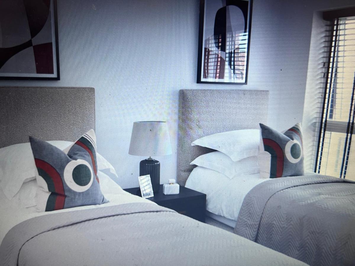 4-Level Luxury 2 Bedroom House Sleeps 6, Rooftop, Harry P & Free Parking Watford  Zewnętrze zdjęcie