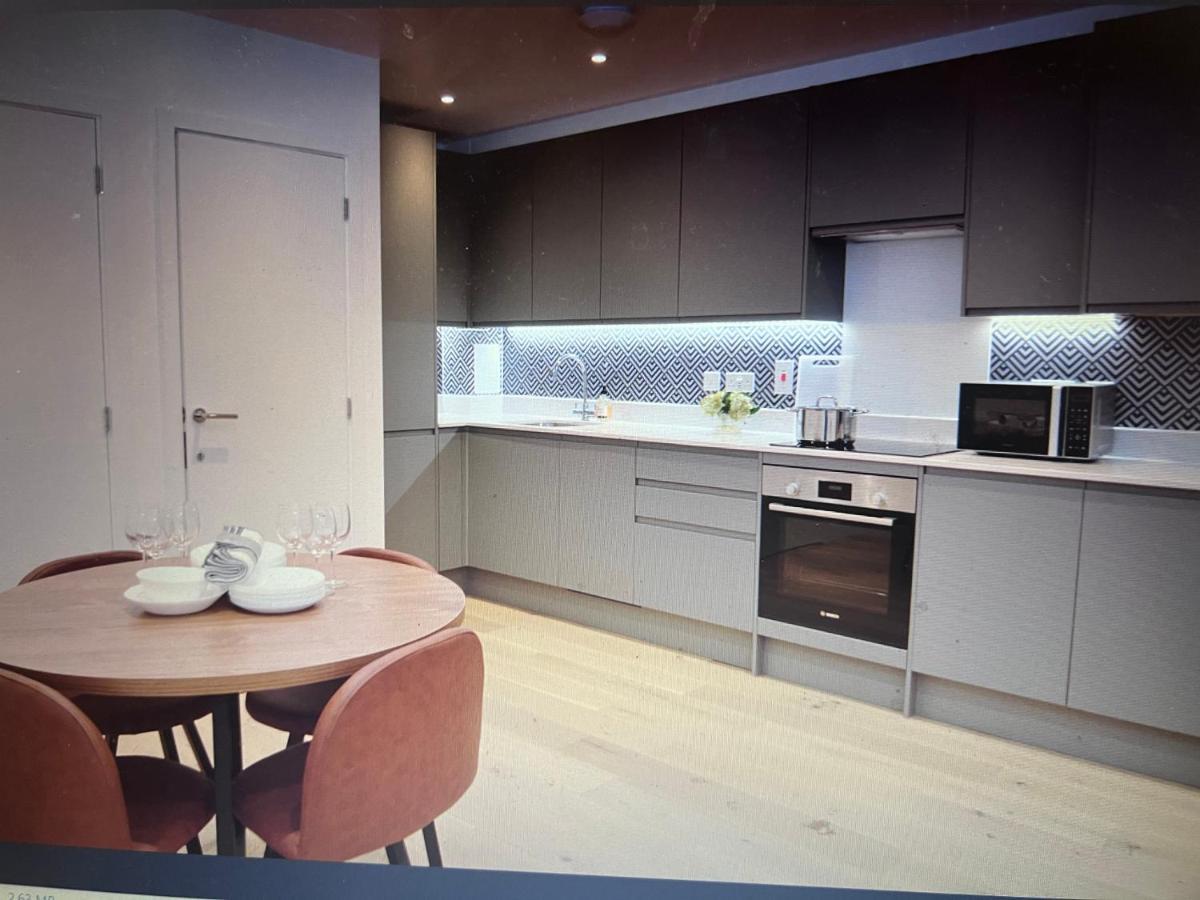 4-Level Luxury 2 Bedroom House Sleeps 6, Rooftop, Harry P & Free Parking Watford  Zewnętrze zdjęcie