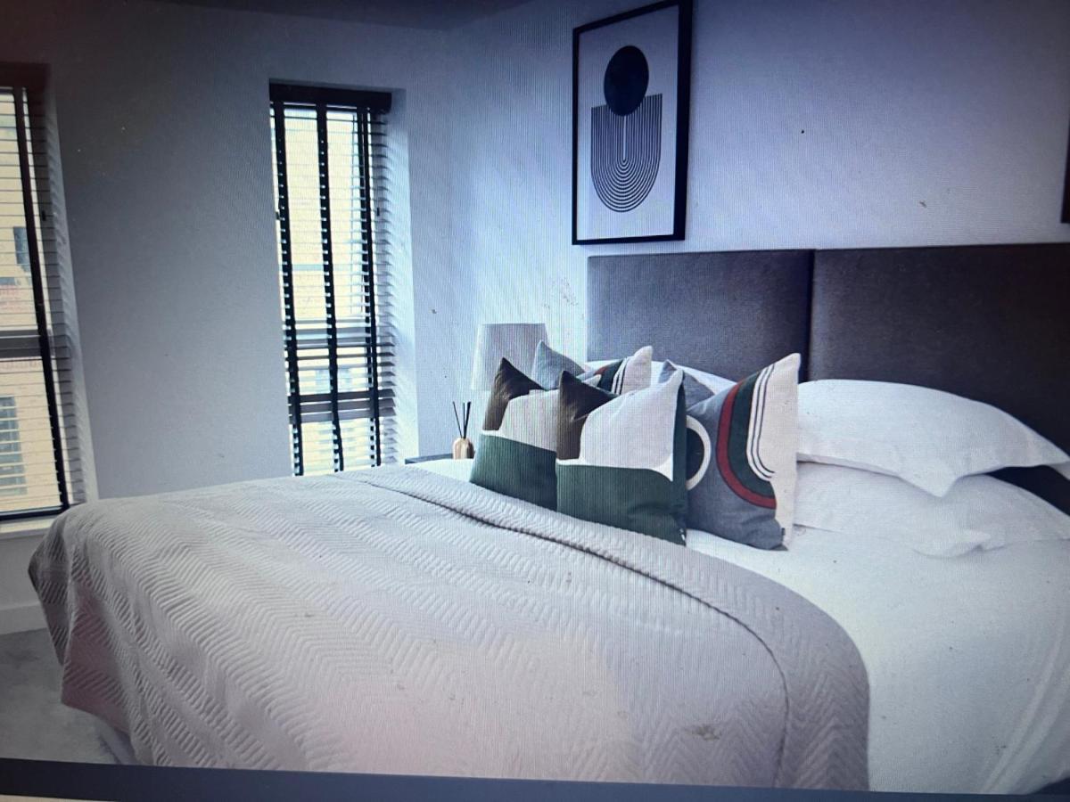 4-Level Luxury 2 Bedroom House Sleeps 6, Rooftop, Harry P & Free Parking Watford  Zewnętrze zdjęcie