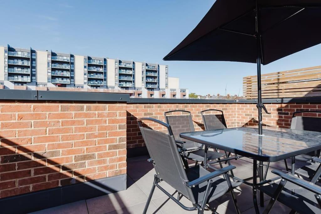 4-Level Luxury 2 Bedroom House Sleeps 6, Rooftop, Harry P & Free Parking Watford  Zewnętrze zdjęcie