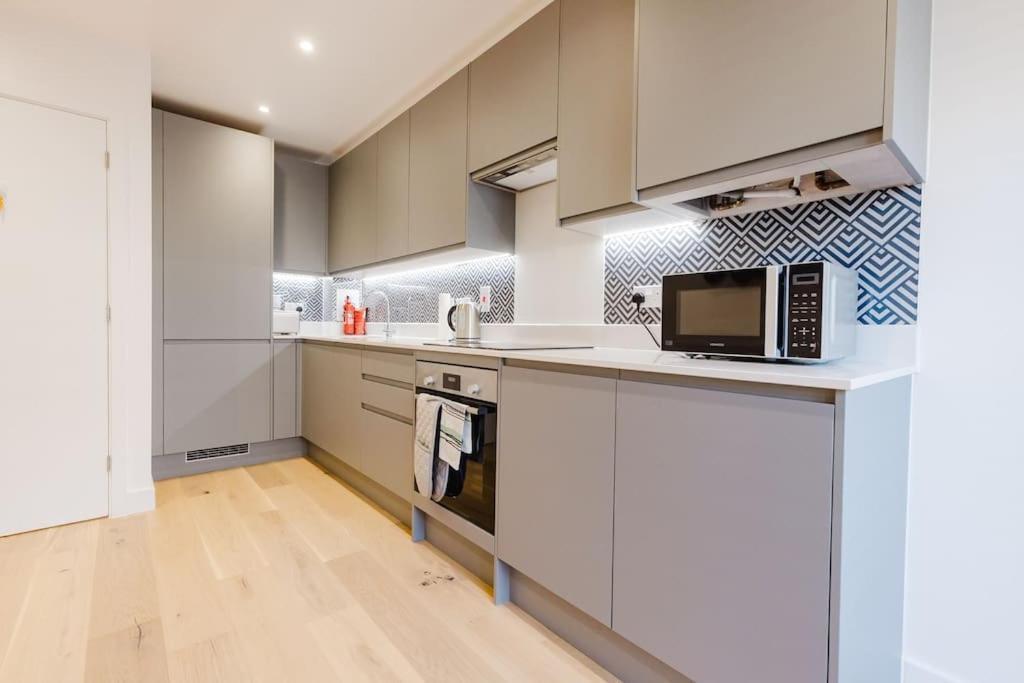 4-Level Luxury 2 Bedroom House Sleeps 6, Rooftop, Harry P & Free Parking Watford  Zewnętrze zdjęcie