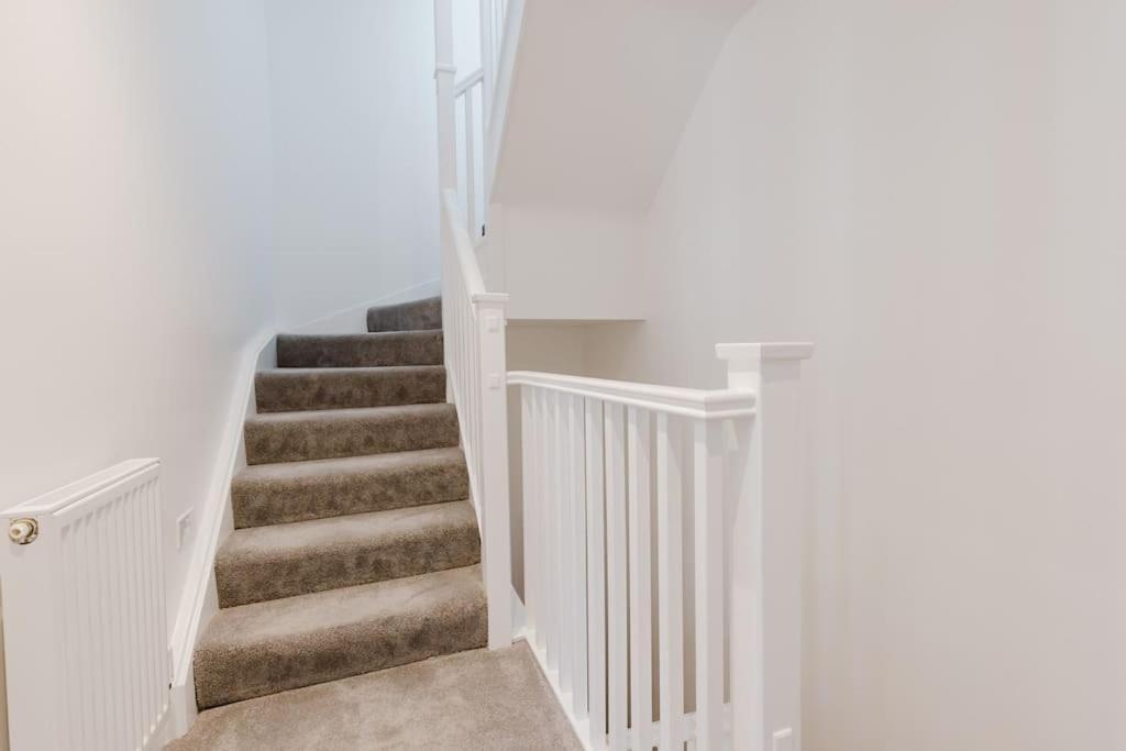 4-Level Luxury 2 Bedroom House Sleeps 6, Rooftop, Harry P & Free Parking Watford  Zewnętrze zdjęcie