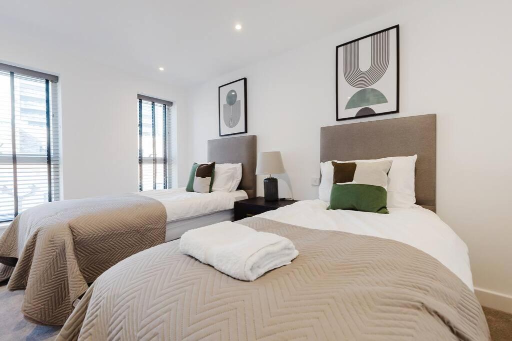 4-Level Luxury 2 Bedroom House Sleeps 6, Rooftop, Harry P & Free Parking Watford  Zewnętrze zdjęcie
